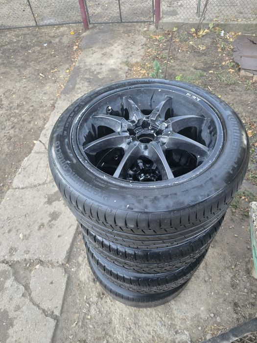 Продавам джанти 225/50 R17 гумите са в добро състояние ще изкарат  още едно лято,телефон за връзка 0877651008!!