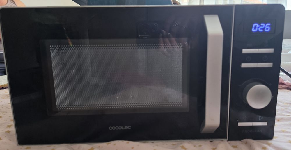 Микровълнова Cecotec 20L