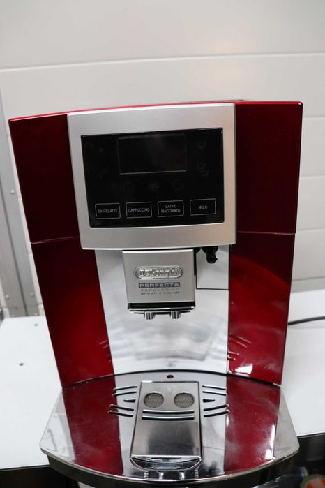DeLonghi ESAM5708 автоматична машина за капучино, лате и еспресо