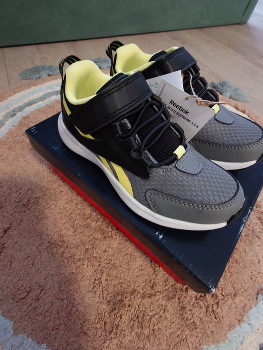 Reebok  маратонки с лепенки