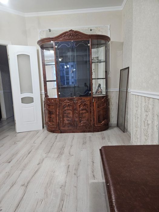 Продам сервизный шкаф