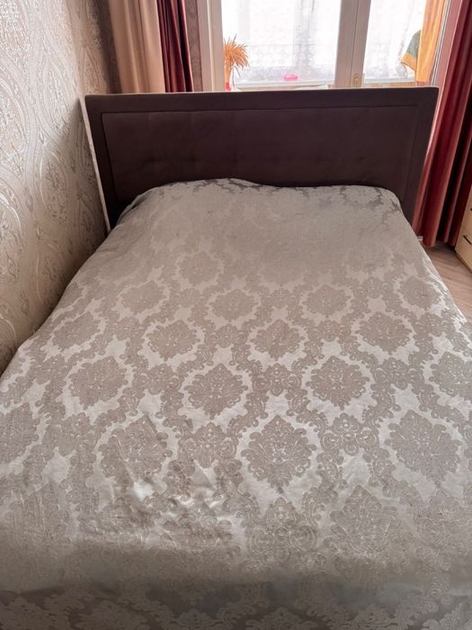 Продам двухспальную кровать