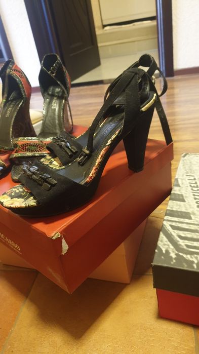 Продам босоножки