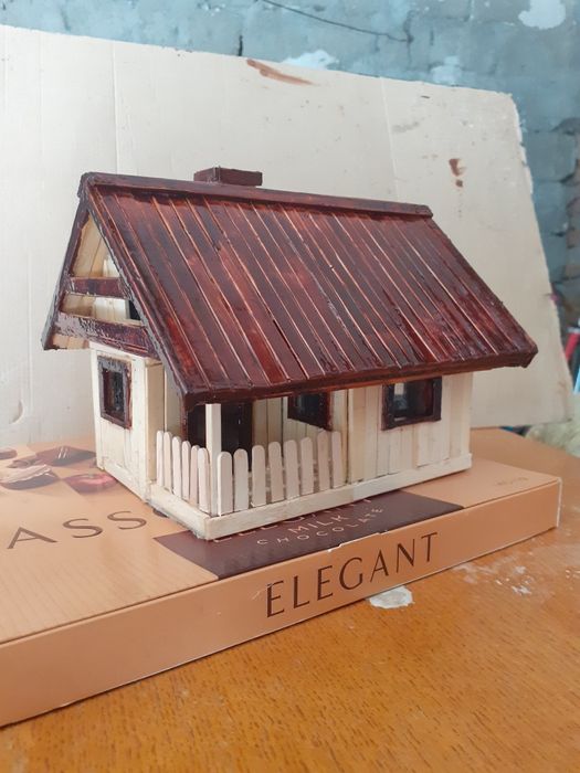 Căsuțe și bisericuțe in miniatură