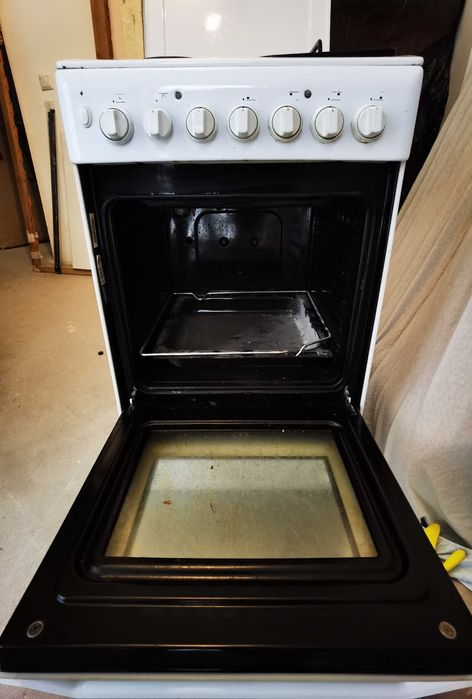 Комбинирана готварска печка на ток и газ