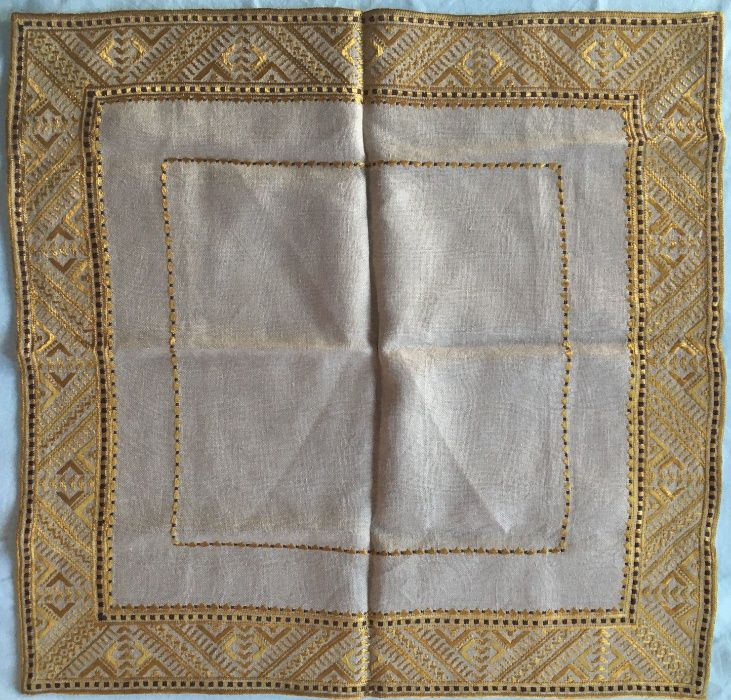 Бродирани карета и покривки