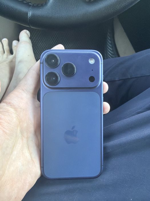 Продам iphone 17 pro 256 gb все работает