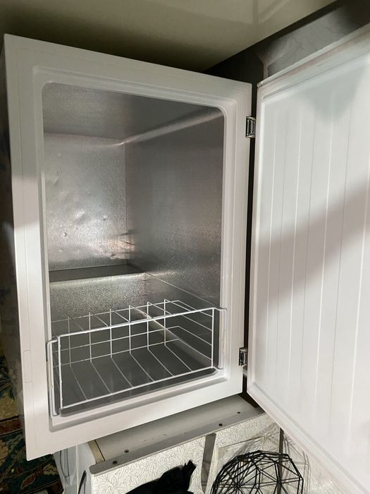 Морозильник Hisense отличное состояние