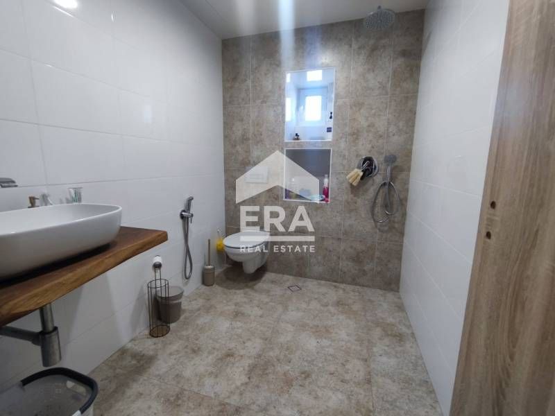 Прекрасна къща в село Крепост