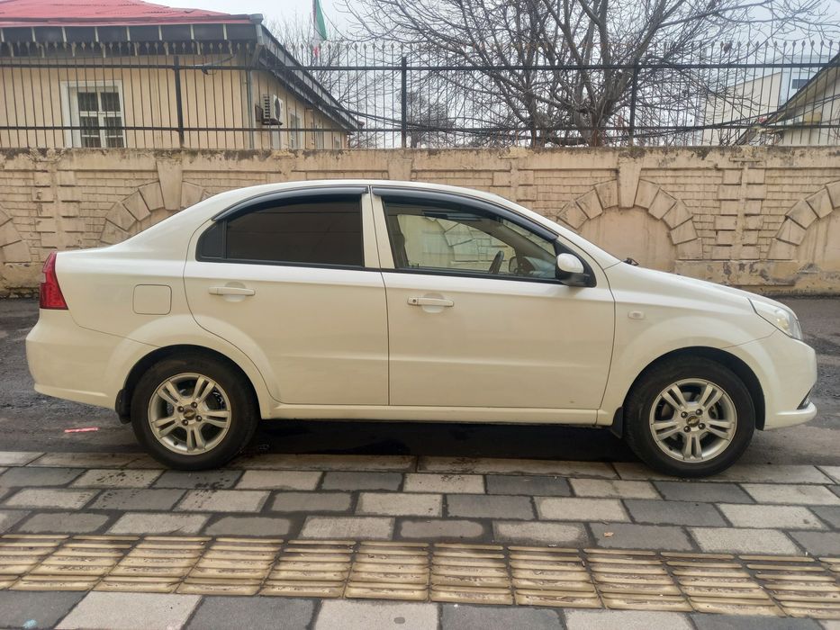 Срочно продаётся автомобиль нексия 3 автомат коробка 2020год