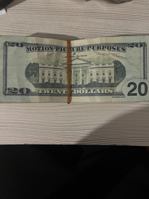 Реквизитни долари