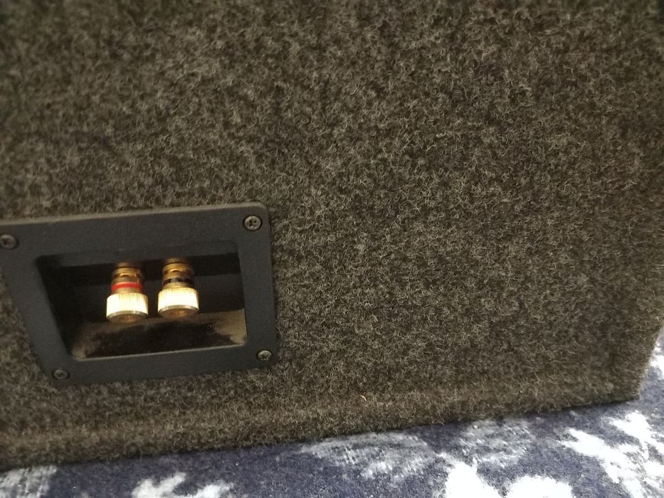 Бас тонколона за кола