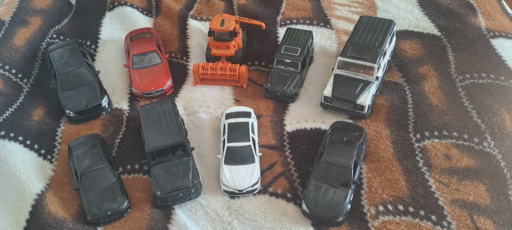 Продам машинки игрушечные