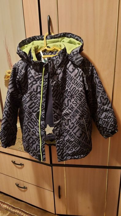 Одежда б/у но в хорошем состоянии,посуда новая не пользовались