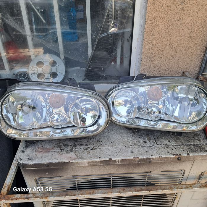 Оригинални фарове VwGolf 4 Hella/Valeo ляв.десен