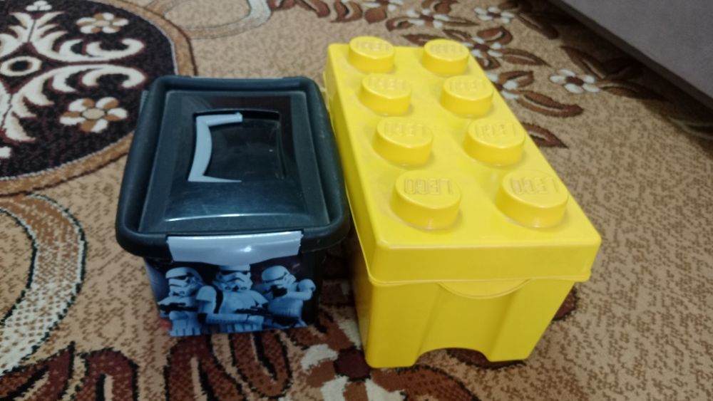 Продам два контейнера с Лего
