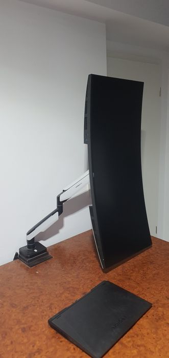 Monitor Dell UltraSharp 40" inch 5K2K U4021QW Curbat Ultrawide IPS 5120x2160 (HUB USB DOCK / Thunderbolt USB-C 90W, DP1.4) + Opț. Braț RGB StableDesk