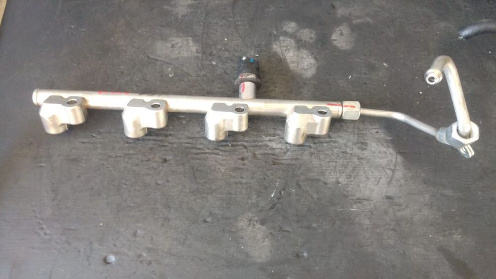 Rampa injectoare cu senzor k14c 1.4 t akk 414 benz suzuki vitara ly sx4 s-cross jy swift 0261545124