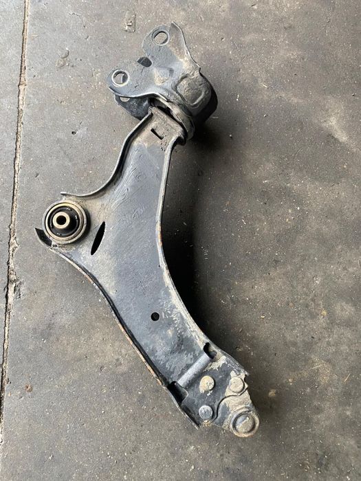 Brat stanga fata VOLVO XC60 2013-2017  8G9N-3A052-A 31317665