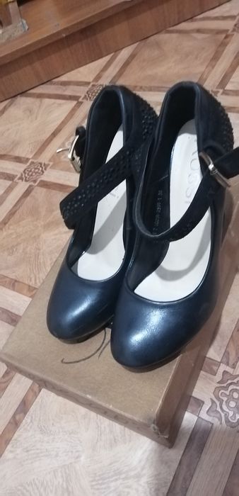 Туфли 38 размера 2000т