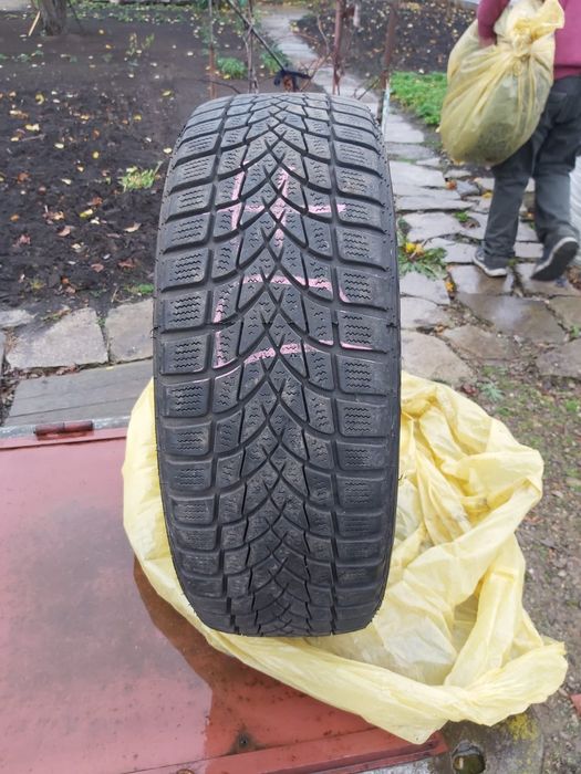 Vând 4 roti complete cu 1000 lei