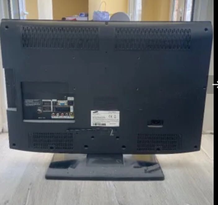 Телевизор samsung почти нов