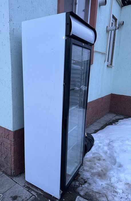Витринный холодильник