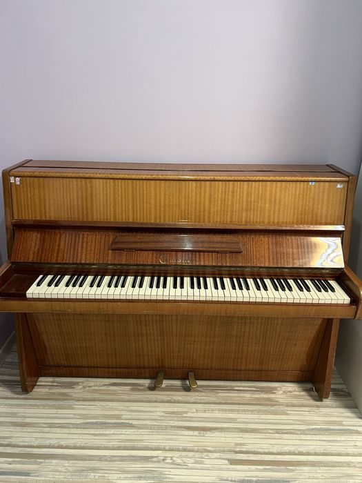 Продам фортепьяно Calisia