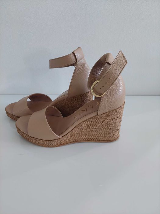 Летни сандалети на ток и платформа