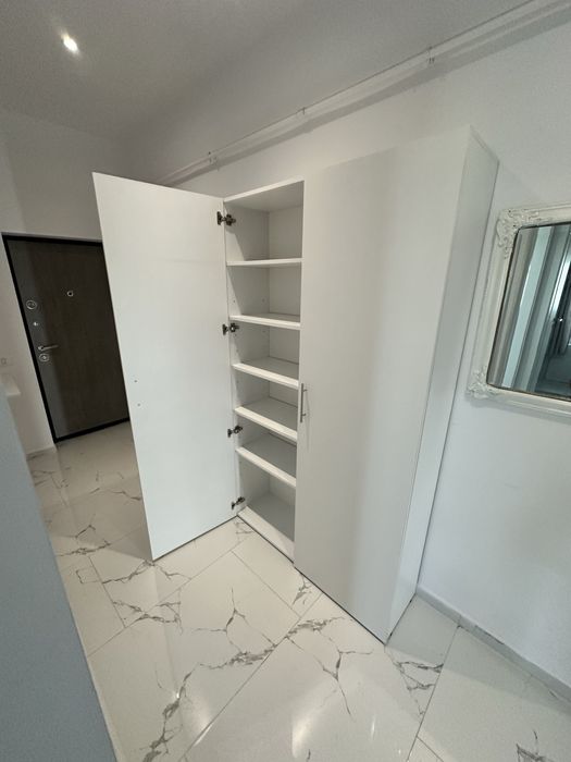 Vand dulap solid cu rafturi