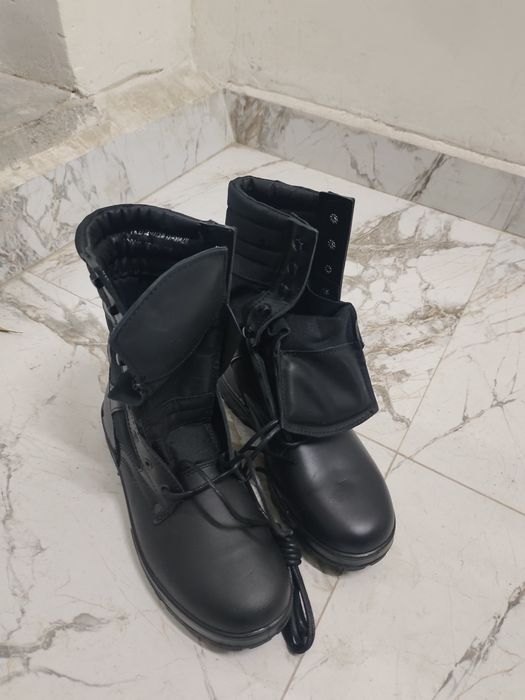 Ботинки с высоким бертсом