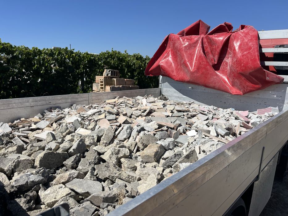 Извозване на строителни отпадъци