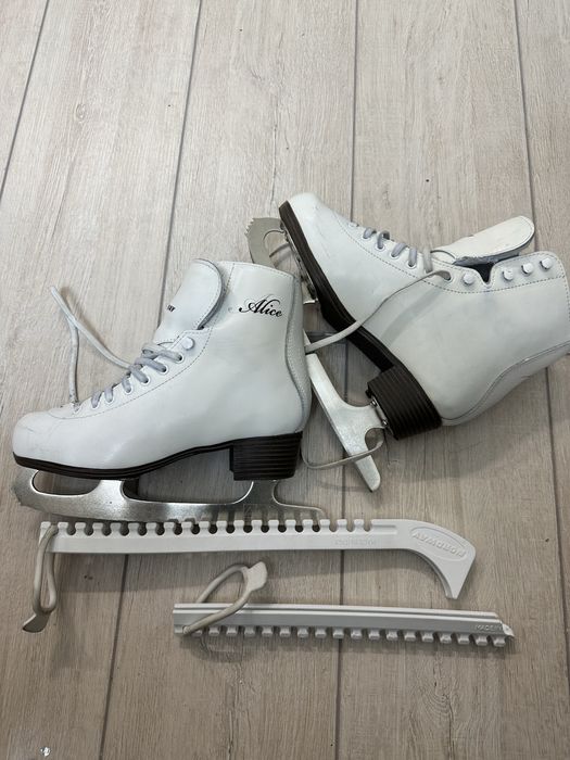 Продам коньки белые женские