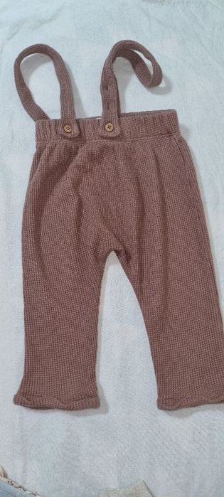 Pantaloni trandafiriu cu bretele RESERVED