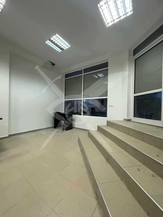 Продава се Магазин в Варна, Цветен квартал - 43 кв.м за 2651 €/кв.м - Снимка #1