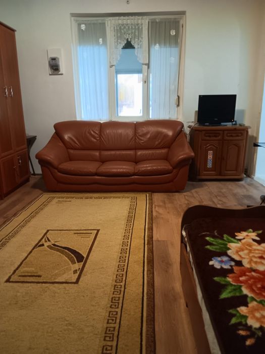 Ofer spre inchiriere 2 camere zona centrala sinaia