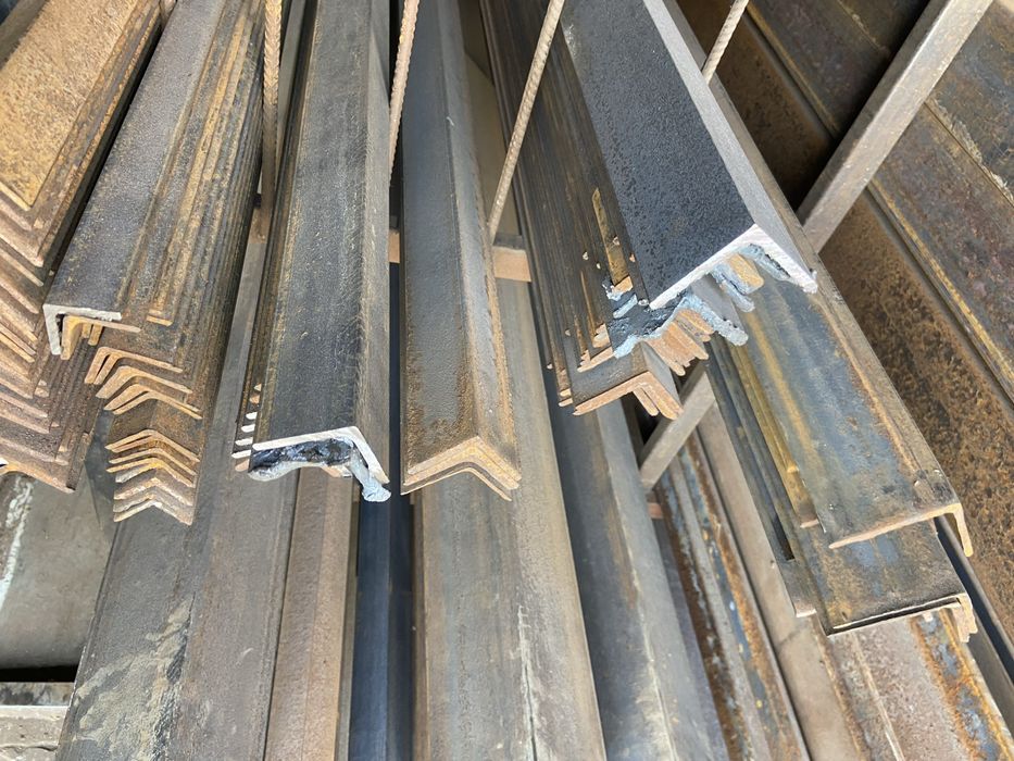 уголникь металлический