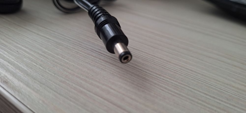 Alimentatoare originale Sharp si Sony Japan.