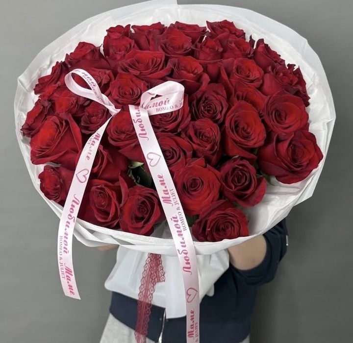 Сделайте подарок женщина на 8 марта