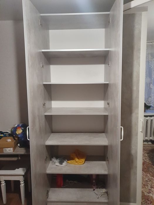 Продам шкаф светло серый