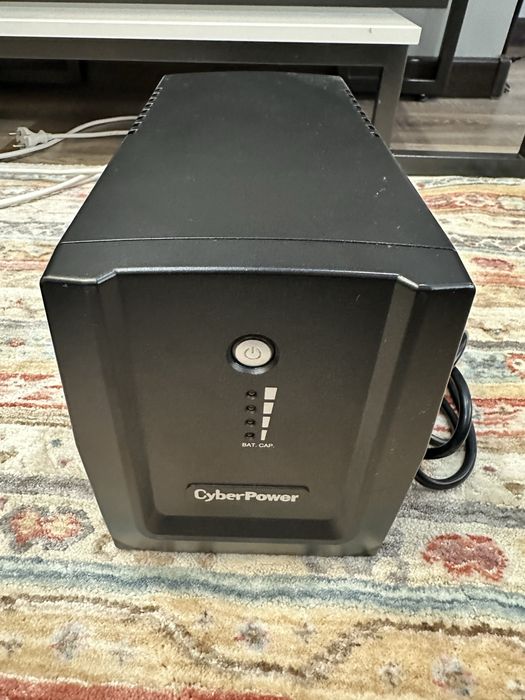 Источник бесперебойного питания CyberPower UT2200E