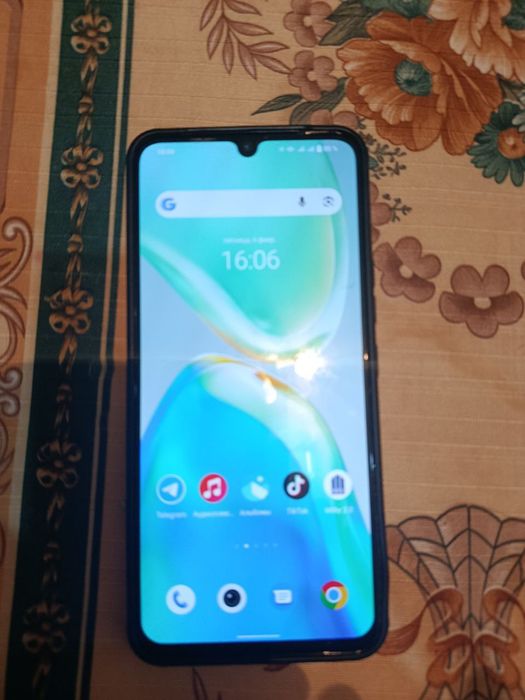 VIVO V25. Ideal holatda