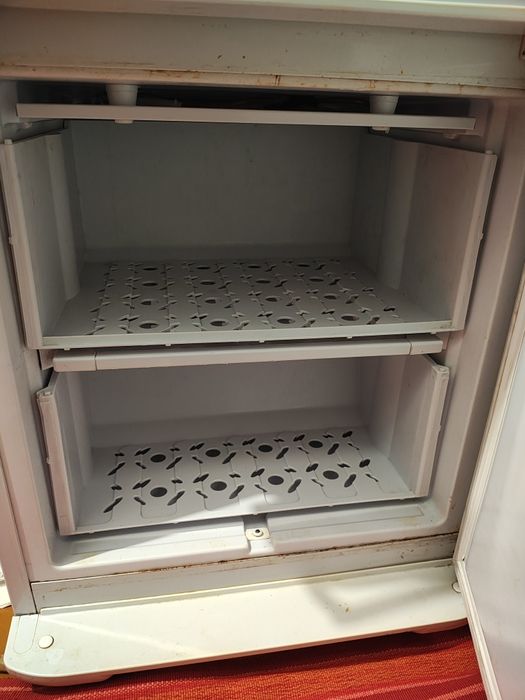 Холодильник бирюса не морозит