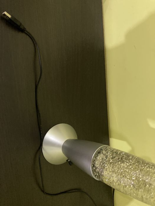 Лампа с вода и лед светлини