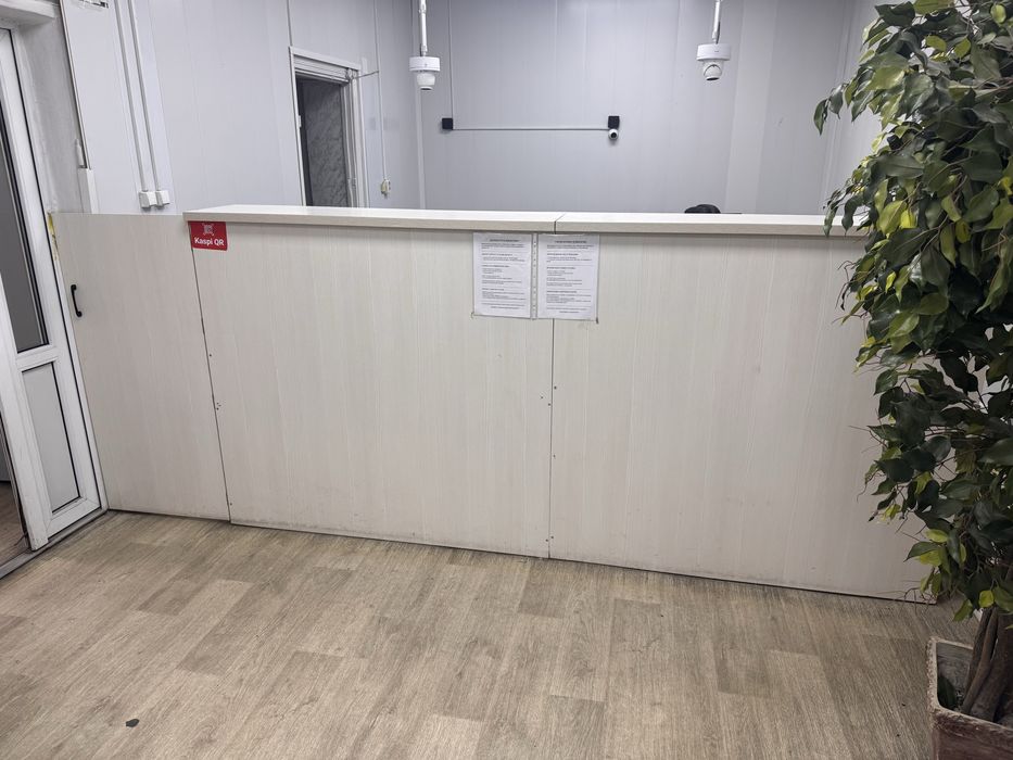 Ресепшн/стойка для админа и тд