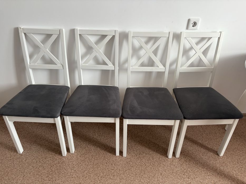 Кухонный стол со стульями