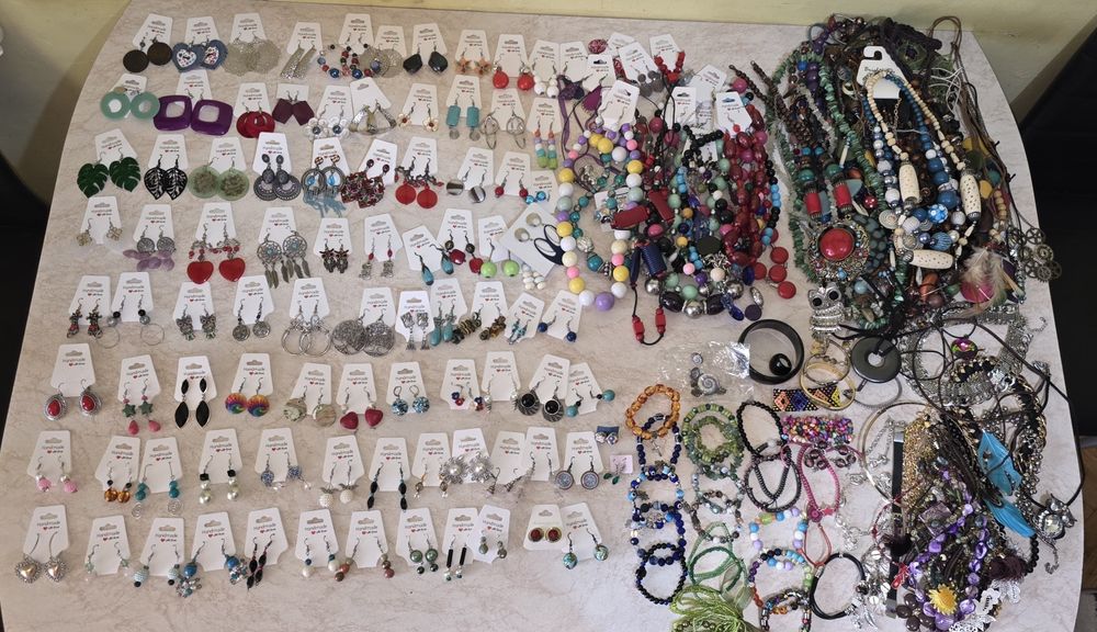 Vând bijuterii en-gros