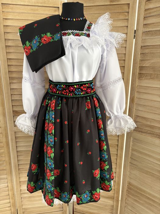 Costum tradițional de Maramureș pentru femei
