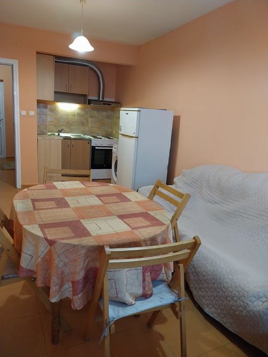 Двустаен в район   л. к. Тракия под наем  Дългосрочно . Без посредници