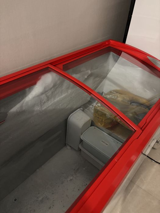 продам витринный морозильник